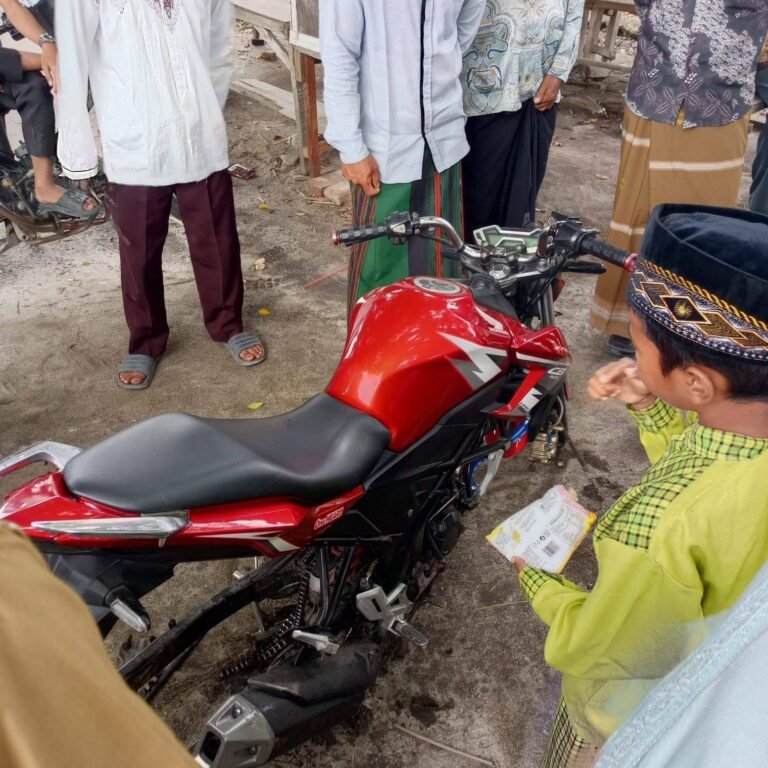 Motor Diparkir Saat Salat Jumat, Dua Ban dan Pelek Raib Digondol Maling